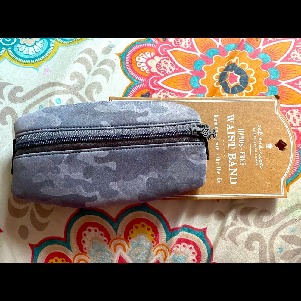 Hands - free waist band
